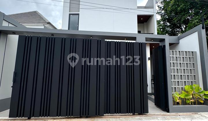 Rumah Industrial Modern Dekat Kampus UII