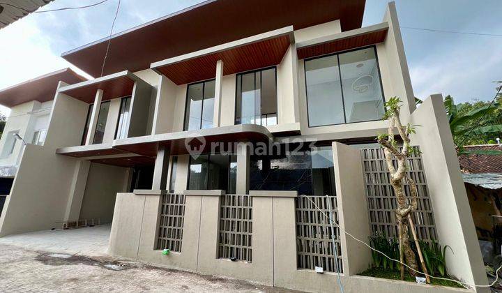 Rumah Condongcatur Furnished, Kolam Renang Pribadi 2