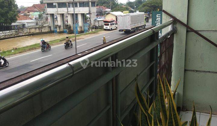 Penjualan murah dari 2 toko yang bersebelahan dengan bonus 1 rumah tinggal, di atasnya terdapat rumah burung walet, dijual murah, luas tanah hanya,  2