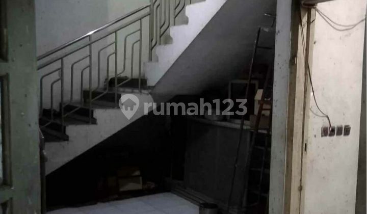 Penjualan murah dari 2 toko yang bersebelahan dengan bonus 1 rumah tinggal, di atasnya terdapat rumah burung walet, dijual murah, luas tanah hanya, Penjualan murah dari 2 toko yang bersebelahan dengan bonus 1 rumah tinggal, di atasnya terdapat rumah burung walet, dijual murah, luas tanah hanya,