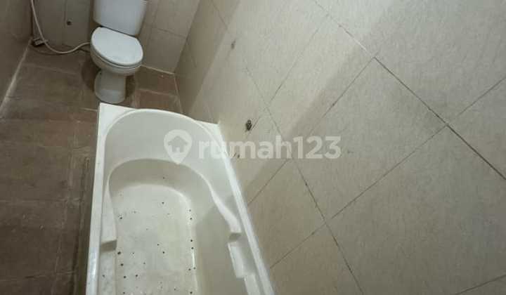 Rumah 2,5 Lantai dengan Semi Furnished Dekat Fasilitas Umum di Metland Cakung Jakarta Timur 2