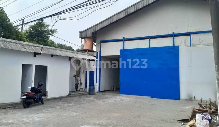 Large Warehouse with Office Room in Agus Salim, Bekasi - Strategic Location Large Warehouse with Office Room in Agus Salim, Bekasi - Strategic Location