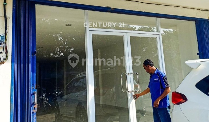 Strategically Located Shop House on Jl. Pemuda, East Jakarta - Ideal for Boutique Business 2