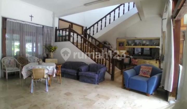 Langka Rumah Old Money Kertajaya Indah Dengan Kolam Renang 2