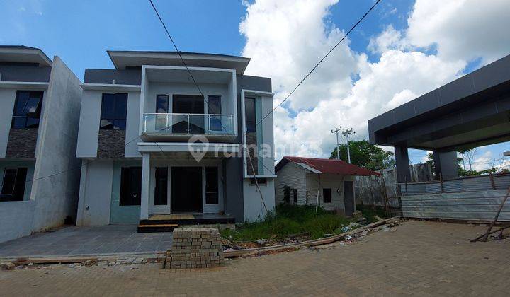 Rumah Baru Tunggal 2 Lantai Kota Pontianak 1