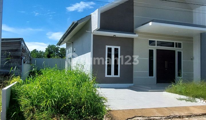 House Position Hook, Jalan Parit Haji Husin 2, Pontianak 2