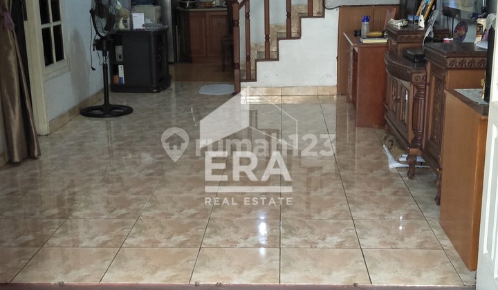 The house is located in a strategic location in South Jakarta. The house is located in a strategic location in South Jakarta.