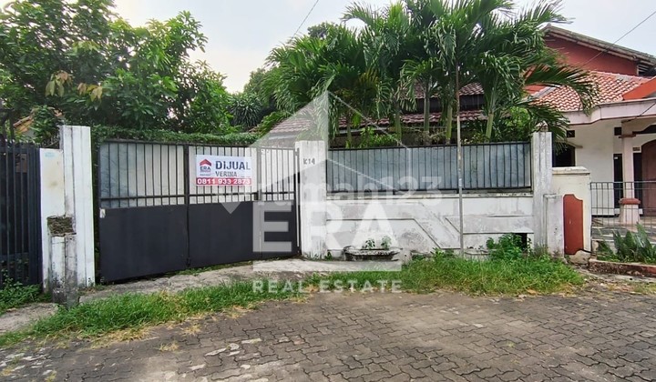 Rumah Dgn Tanah Luas di Lingkungan Yg Tenang