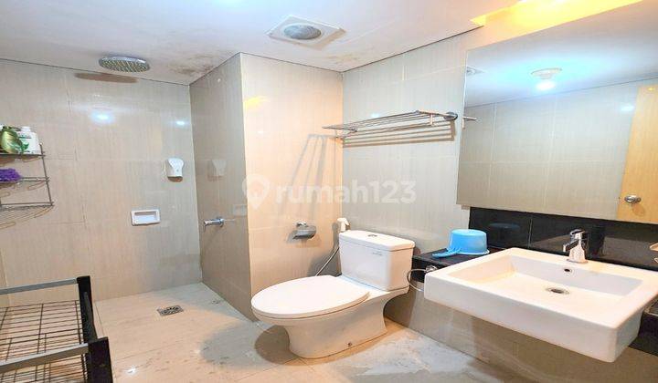 Apartemen 2 BR Furnished Baru Semua, Lokasi Tengah Kota  2