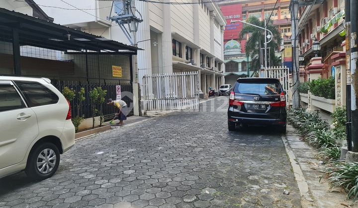 Labuhan House right next to UPGRIS 1 Campus on Dr Cipto/Sidodadi Street, Semarang 2