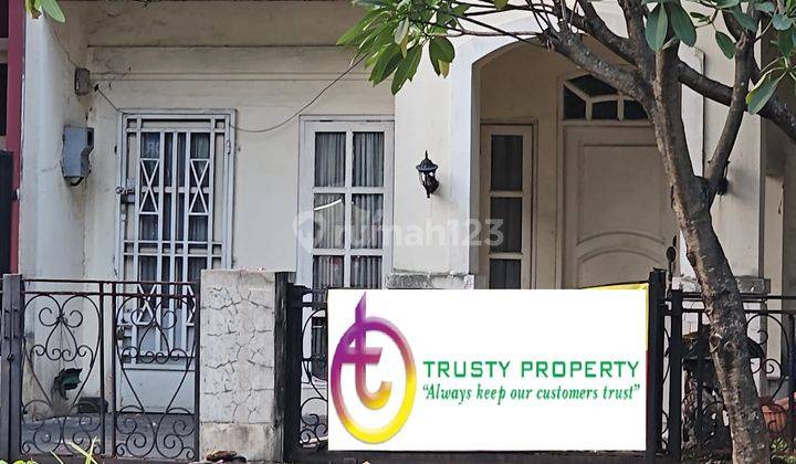 Rumah Bagus 2 Lantai Luas Rapi Dekat Sport Club 1