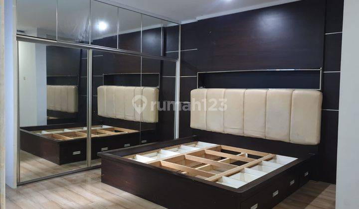 Rumah Bagus Semi Furnished Rapi Siap Huni di Kota Wisata 2