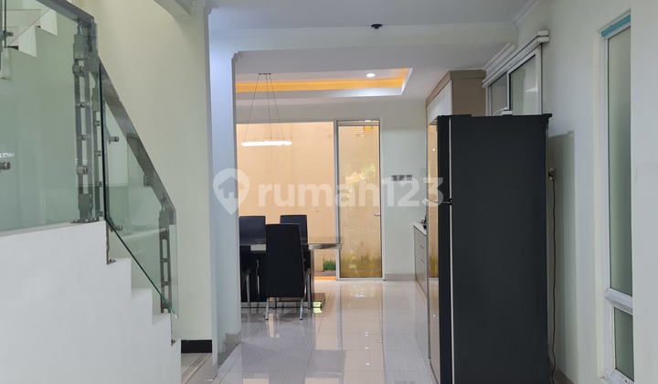 Beautiful House Gading Sepong Serenade Lake, Tangerang 2