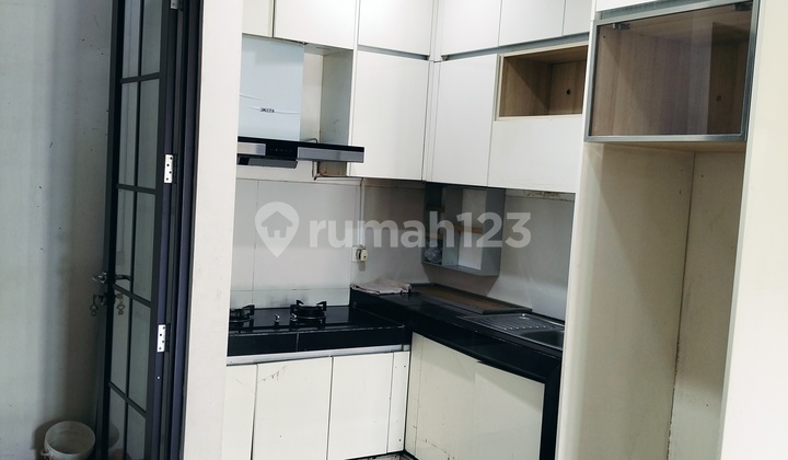 Dijual Rumah Green Village, 4x12, 2 Lantai, Depan Taman