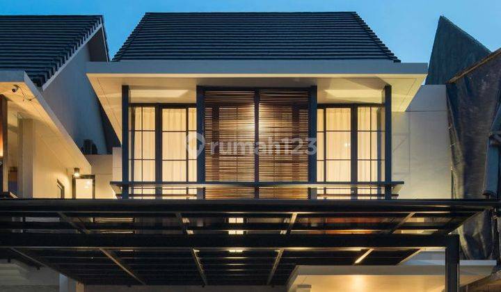 Rumah dengan gaya tropical kontemporer di Kebayoran baru, Jakarta Selatan

 2