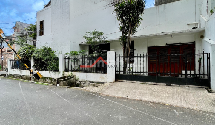 Old House Strategic Location Near MRT in Cilandak South Jakarta