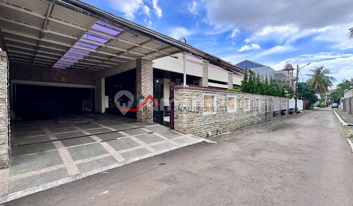 Rumah Mewah Dalam Komplek Permata Hijau