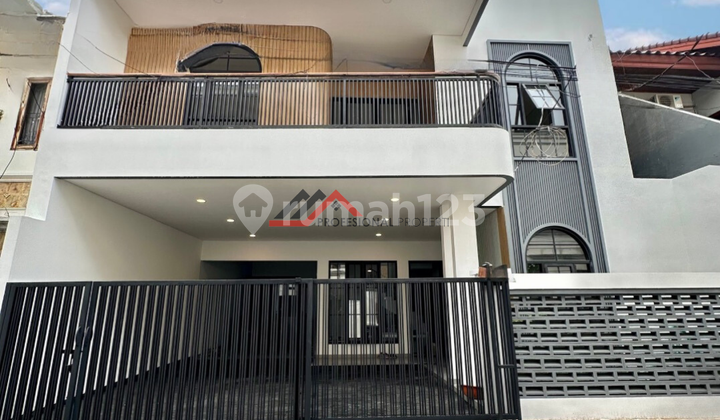 Rumah Baru Bergaya Minimalist Modern di Area Ampera Kemang, Jakarta Selatan 1