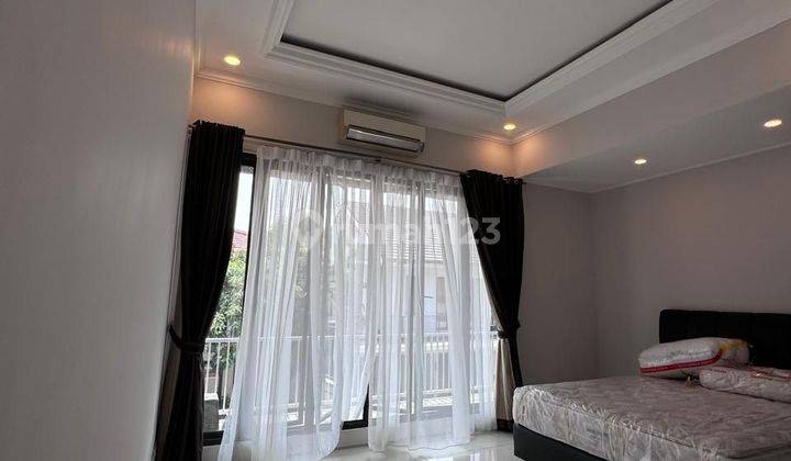 Town House-Pool-Dekat Mrt-Harga Sewa 300 Juta Per Tahun- 1