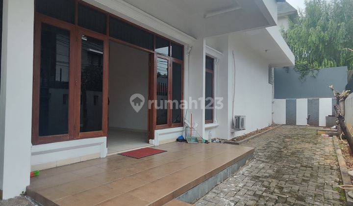 Bisa Buat Kantor  Lokasi Bagus- Harga Sewa 325 Juta Per Tahun- 2