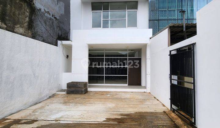 RUKO BAGUS 3 LANTAI DEKAT PONDOK  INDAH - HARGA 200 JUTA PER TAHUN - PARKIR 5 MOBIL - 4