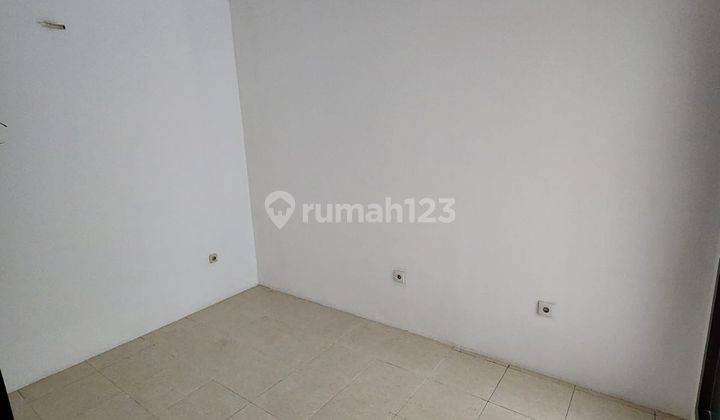 RUKO BAGUS 3 LANTAI DEKAT PONDOK  INDAH - HARGA 200 JUTA PER TAHUN - PARKIR 5 MOBIL - 7