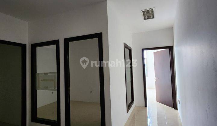 RUKO BAGUS 3 LANTAI DEKAT PONDOK  INDAH - HARGA 200 JUTA PER TAHUN - PARKIR 5 MOBIL - 10