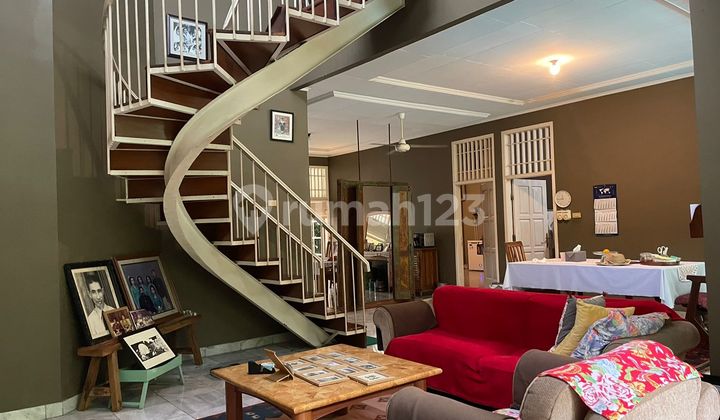 Rumah Siap Huni Pool Luas 500 / 300 Harga 7,7 Milyar. Nego