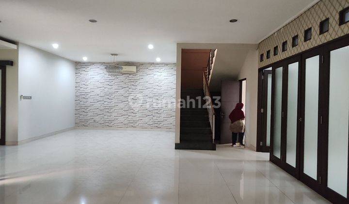 Fully Furnished-Dekat Senayan-Harga Sewa 360 Juta Per Tahun- 2