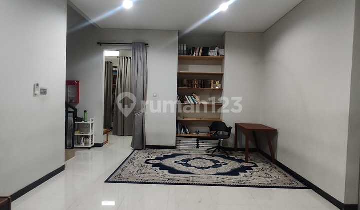 Town House - Rumah Bagus - Harga Sewa 160 Juta Per Tahun - 2