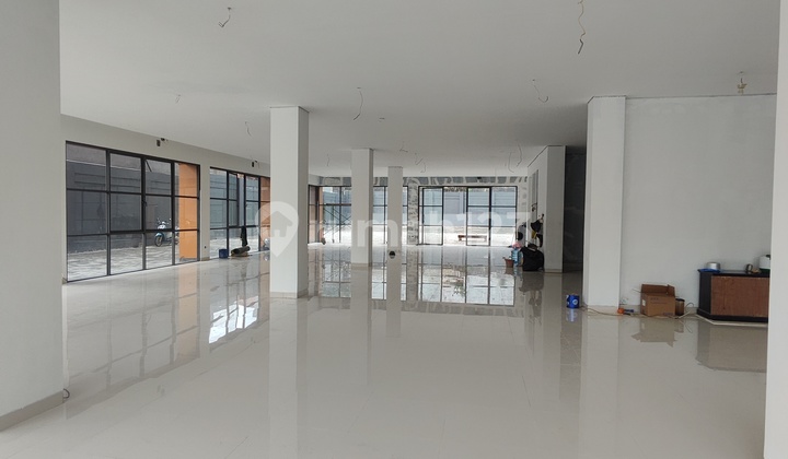 Gedung Baru Dekat Simatupang- Luas 1890xxxx Harga Sewa 2,2 Milyar - Dekat Toll -