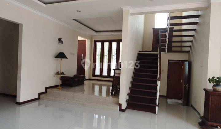 Komplek-Semi Furnished-Pool-Harga Us$2500/Bulan 2