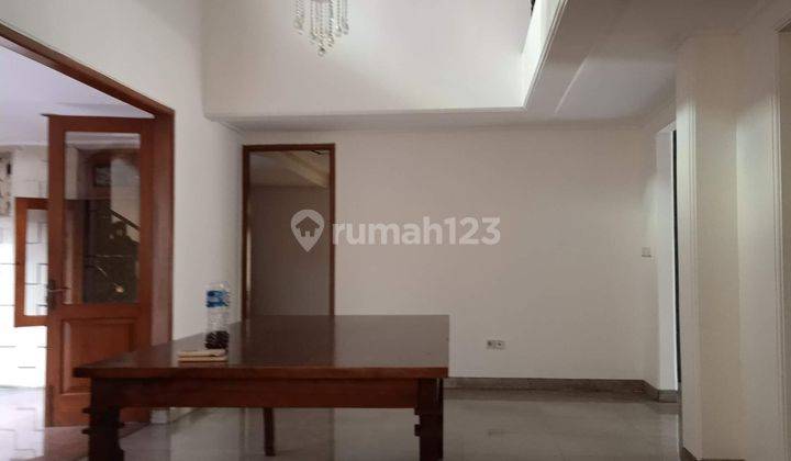 Bisa Buat Kantor-Parkir Luas- Harga Sewa 225 Juta Per Tahun- 1