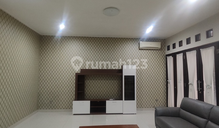 Fully Furnished - Dekat Sudirman - One Gate - Harga Sewa 350 Juta Per Tahun. Nego -