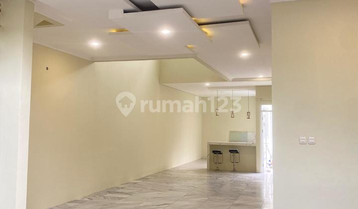 Spacious Parking - Can Be Used for Office - Rental Price 375 Million Per Year.