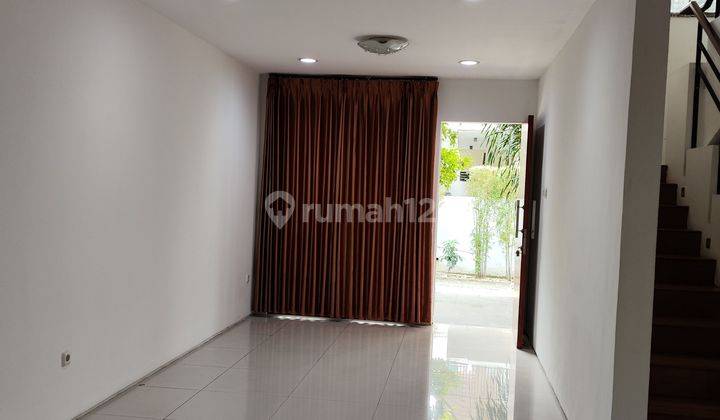 Town House Dekat Citos-Pool Bersama-Harga Sewa 140 Juta/Th- 1