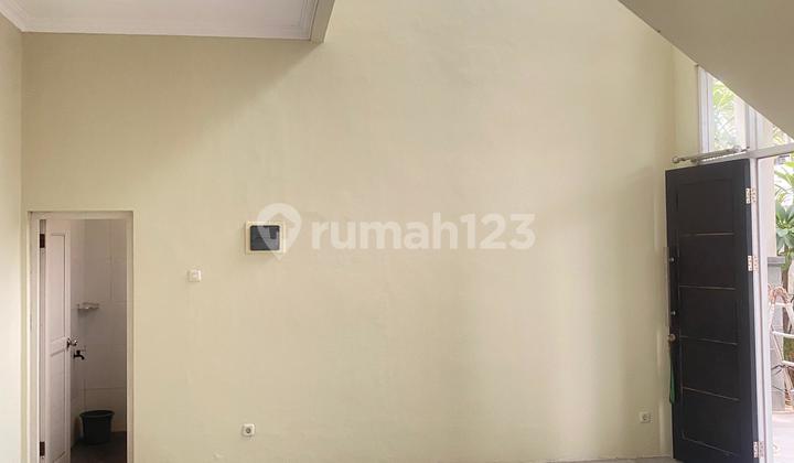 Spacious Parking - Can Be Used for Office - Rental Price 375 Million Per Year. 2