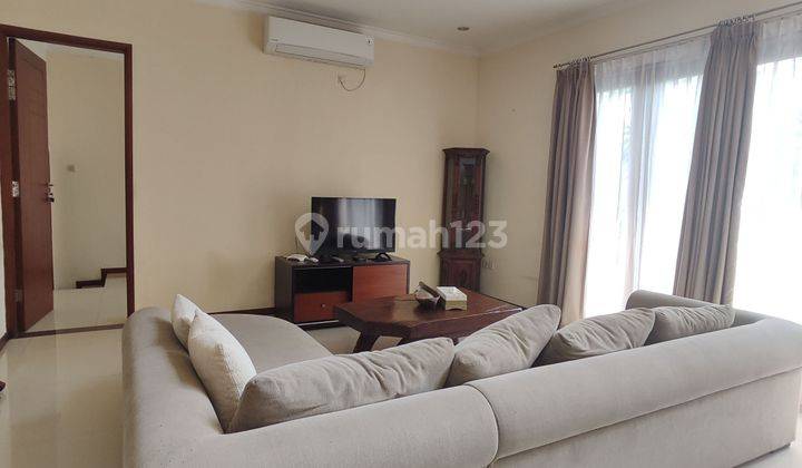 Komplek-Semi Furnished-Pool-Harga Us$2500/Bulan 2