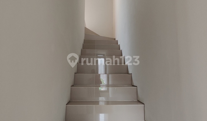 Town House Near Warung Sila - Size 72/86.4, Price 1.85 Billion 2