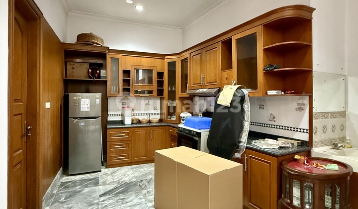 Murah - Siap Huni - Bebas Banjir - Luas 155 / 200 Harga 4 Milyar. Nego - 2