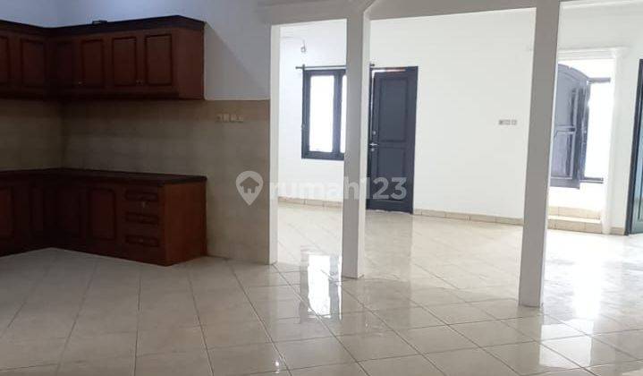 Town House - Siap Huni-Luas 187 / 250 Harga 3,7 Milyar. Nego 1