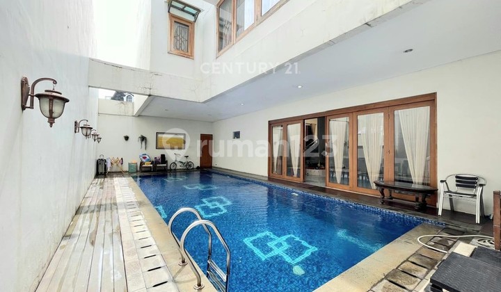Dijual Rumah Mewah Luas Ada Swimming Pool di Bintaro Tangsel