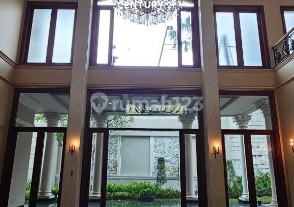 Rumah Mewah Ada Swim Pool Muat 15 Mobil di Pondok Indah Jaksel
