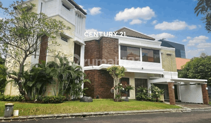 3-Storey Semi-Furnished House in Sector 9 Bintaro Gb 17794