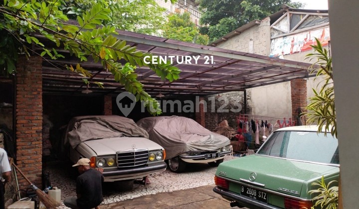 For Sale at a Loss Large House Near Sector 2 Dm 17194