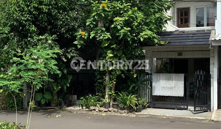 Rumah Dijual Cepat Area Strategis Depan Taman dan Dekat Stan Bintaro