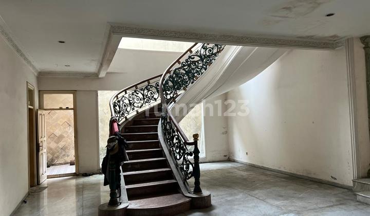 Disewakan !! Rumah Besar dan Nyaman di Area Menteng, Jakarta Pusat 2