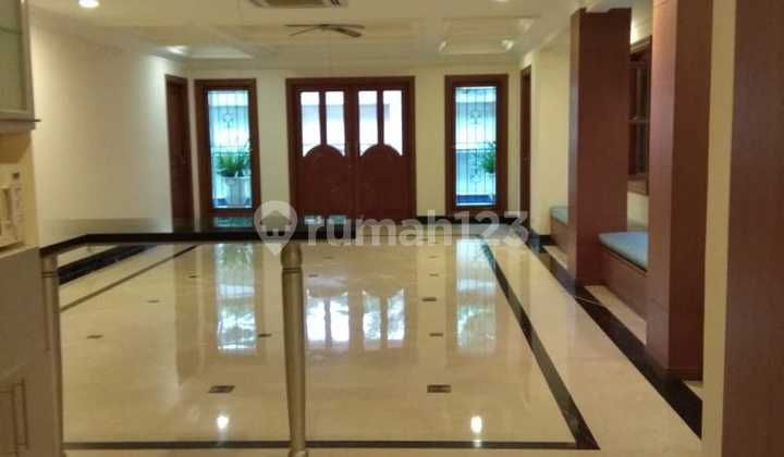 Dijual Rumah Besar di Area Pondok Indah SHM 