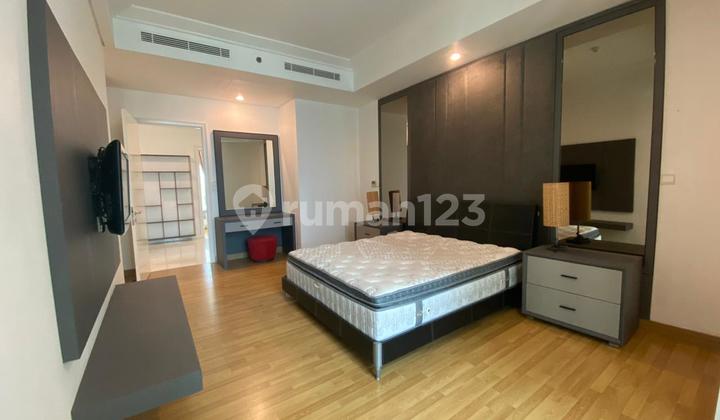 Apartement The Peak Sudirman 3 BR Furnished Bagus