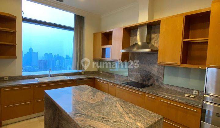 Apartement Ritz Carlton 4 BR Unfurnished Bagus 2